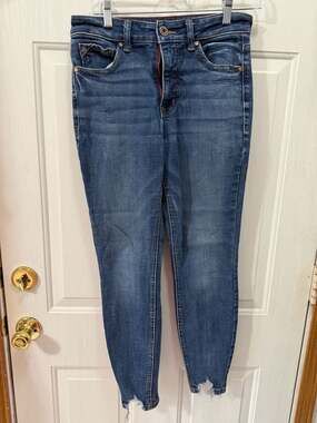 maurices High-Rise Super Skinny Distressed Hem Jeans Size 8 Short